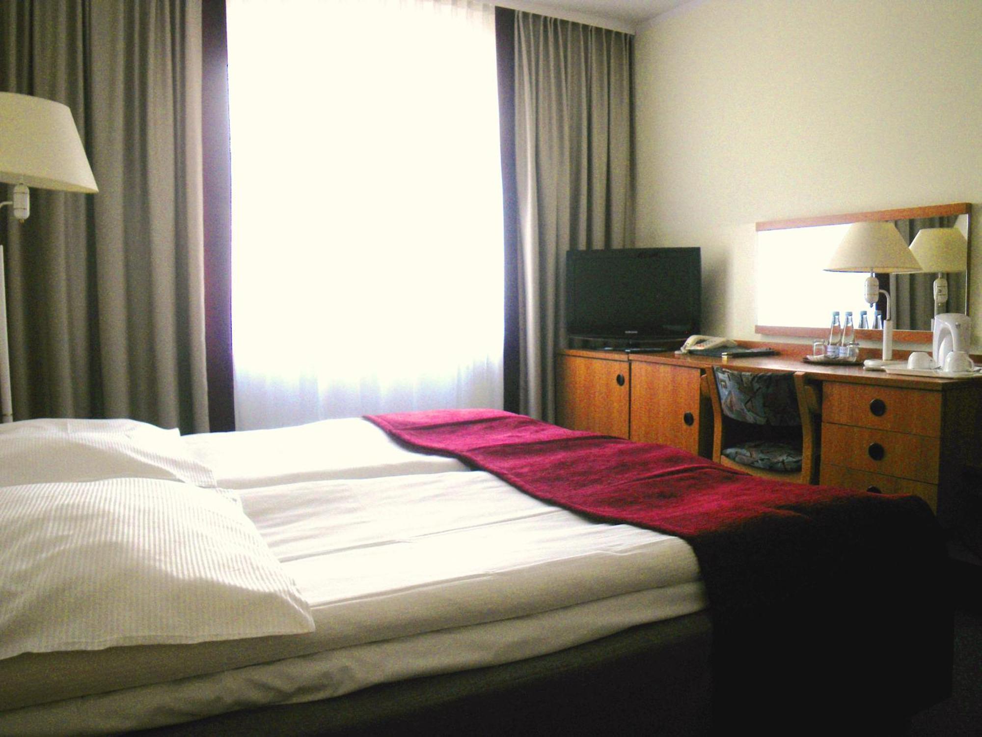 Hotel Ior Познан Екстериор снимка