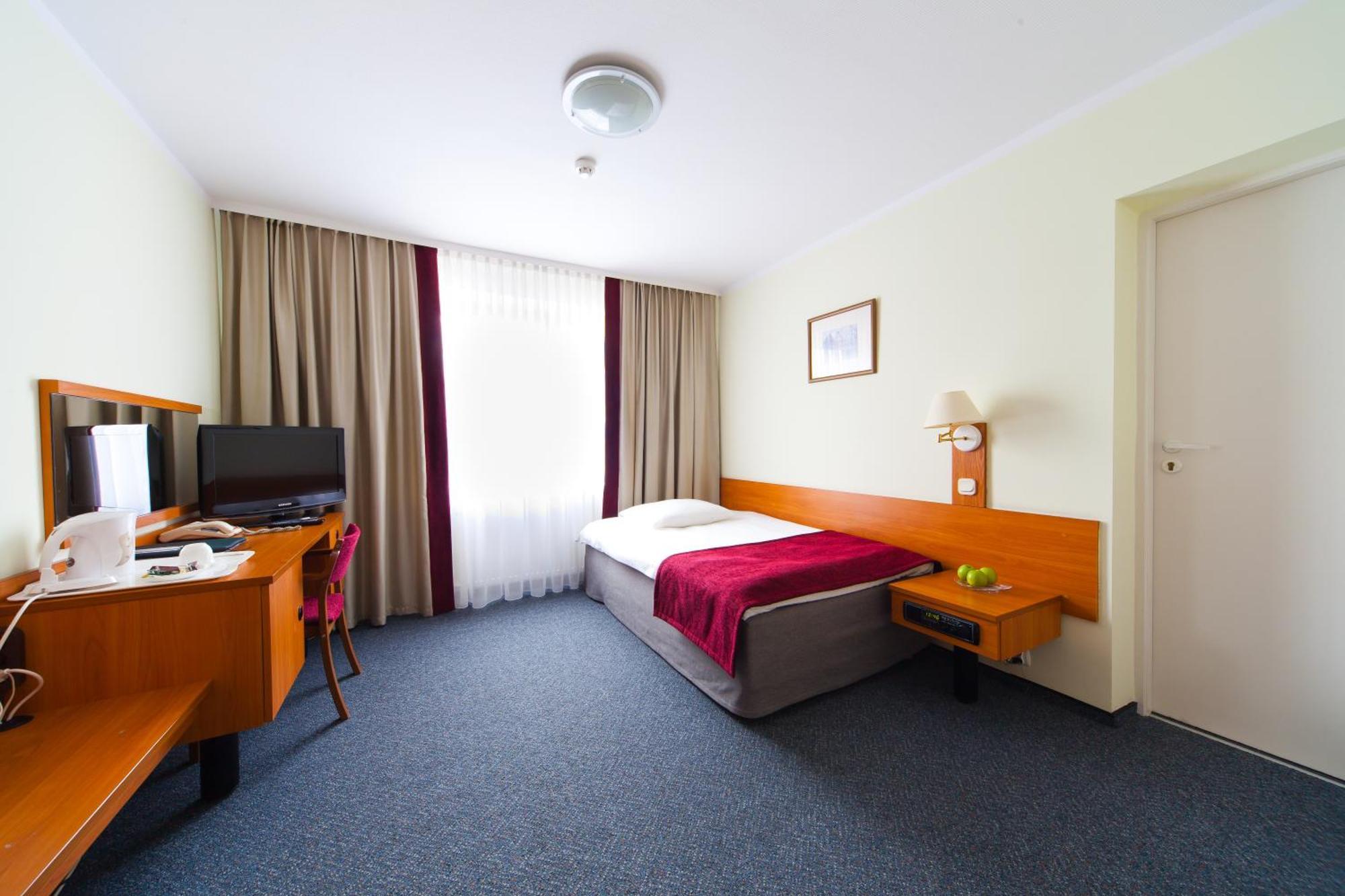 Hotel Ior Познан Екстериор снимка