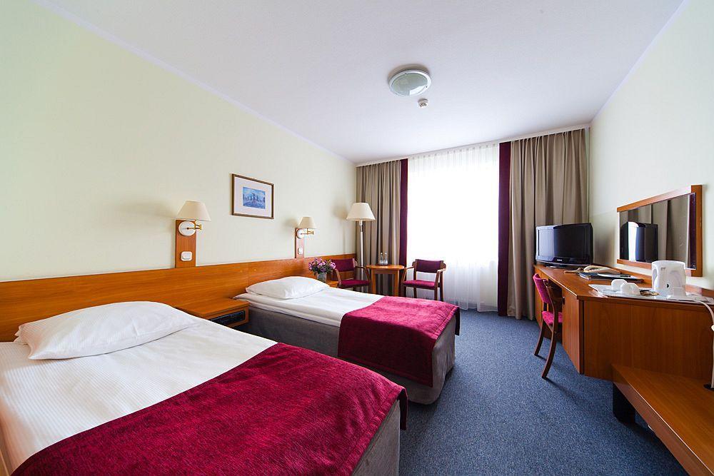 Hotel Ior Познан Екстериор снимка