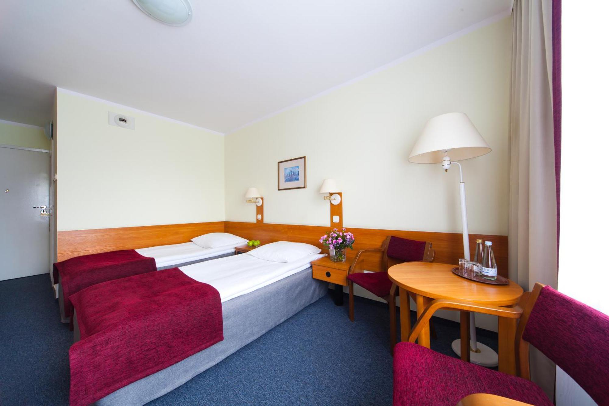 Hotel Ior Познан Екстериор снимка