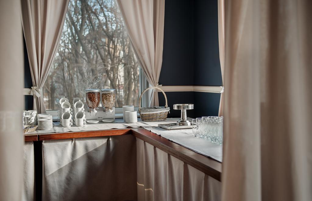 Hotel Ior Познан Екстериор снимка