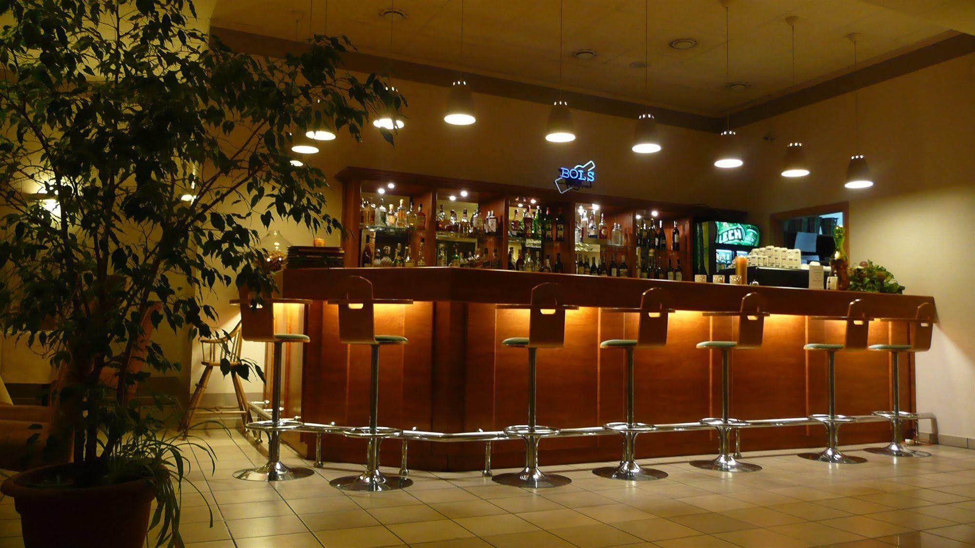 Hotel Ior Познан Екстериор снимка